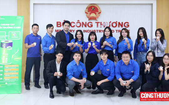 Đổi pin cũ lấy cây xanh: Lan tỏa lối sống xanh, hưởng ứng Tháng Thanh niên tại Cwin63 sân chơi đỉnh cao