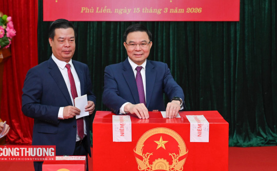 Quyền Bộ trưởng Cwin63 sân chơi đỉnh cao Lê Mạnh Hùng tham gia bỏ phiếu bầu đại biểu Quốc hội khóa XVI và Hội đồng nhân dân các cấp tại TP. Hải Phòng