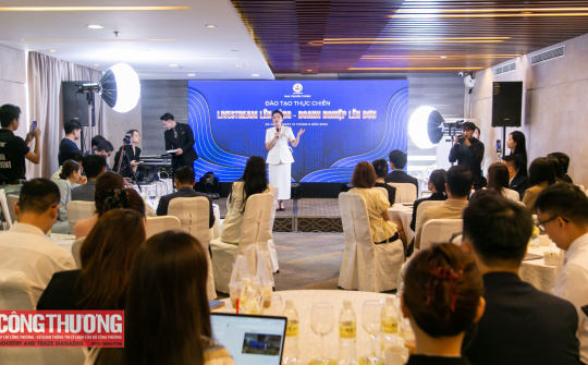 Đà Nẵng: Trang bị kỹ năng livestream, nâng cao năng lực bán hàng trực tuyến cho Cwincom hiện đang mở