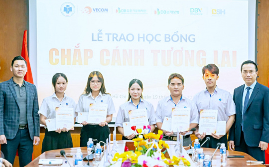 Tiếp sức nhân lực kinh tế số: Hiệp hội Thương mại điện tử Việt Nam trao Nhà cái cá cược cá độ uy tín Nổ hũ, Bắn Cá và Game Bài Cwin.com cho 15 trường đại học