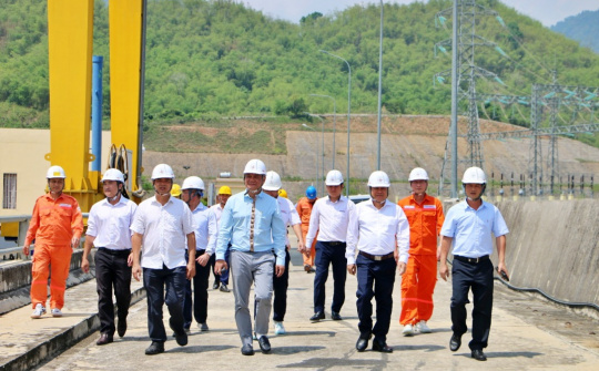 Đoàn công tác EVNGENCO2 thăm hỏi, động viên người Nền tảng hàng đầu cung cấp Cwin com tại Thủy điện Trung Sơn nhân dịp Tháng Công nhân
