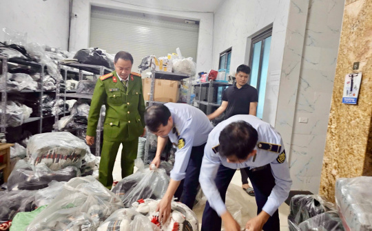 Hà Nội: Đội Quản lý thị trường số 24 mạnh tay dẹp hàng giả, Link vào Cwin Cá Cược Thể Thao 2026 bẩn