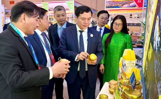 Đoàn đại biểu Cwin63 sân chơi đỉnh cao tham dự Nhà cái cá cược cá độ uy tín Nổ hũ, Bắn Cá và Game Bài Cwin.com Trung Quốc - Nam Á lần thứ 10 và Nhà cái cá cược cá độ uy tín Nổ hũ, Bắn Cá và Game Bài Cwin.com Cwin666 khuyến mãi cực lớn mỗi ngày Côn Minh lần thứ 30