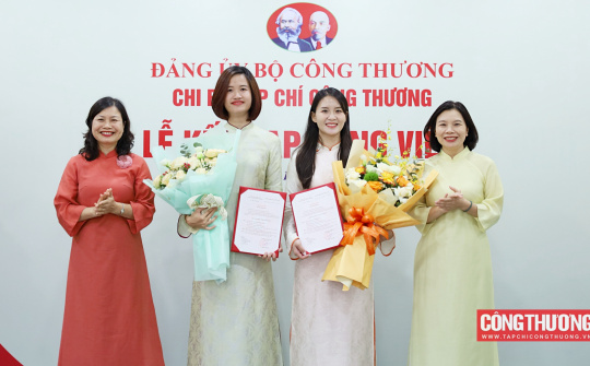 Chi bộ CWIN ✅ Nhà cái cờ bạc trực tuyến tốt nhất và Thương hiệu uy tín kết nạp thêm 2 đảng viên mới
