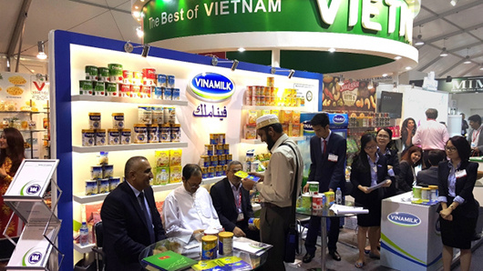 Vietnam’s dairy giants export milk to China