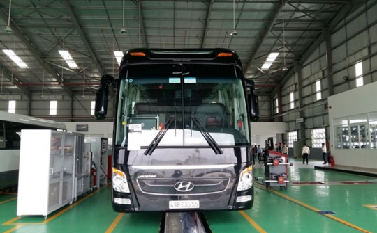 Thaco opens smart truck, bus showroom
