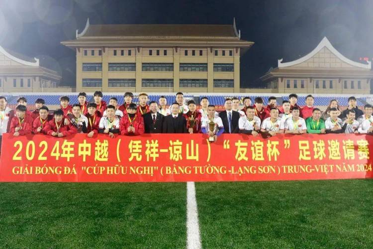 Than Nam Mẫu lo Tết cho thợ mỏ
