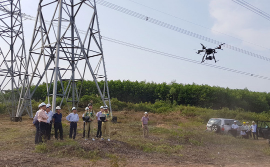 Ứng dụng thiết bị bay UAV trong quản lý vận hành đường dây truyền tải