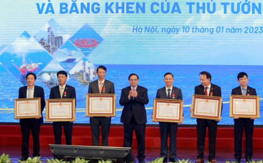 Lãnh đạo PVEP đón nhận Huân chương Lao động và Bằng khen của Thủ tướng Cwin com đăng nhập