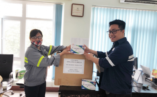 Công đoàn Tổng công ty Thép Việt Nam: Tặng 2.000 khẩu trang cho NatSteelVina