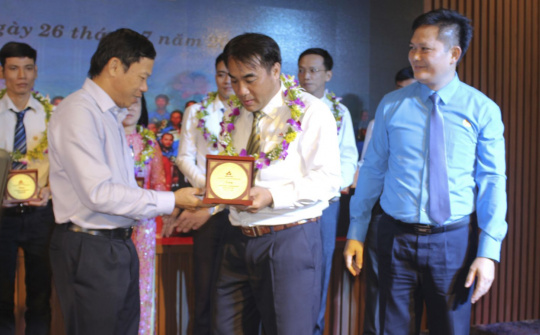 Tam nam vẫn phú