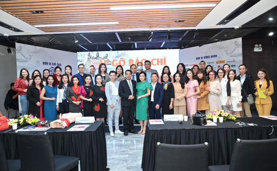 Hà Nội tôn vinh gần 200 Cwincom hiện đang mở tiêu biểu vượt qua đại dịch COVID-19
