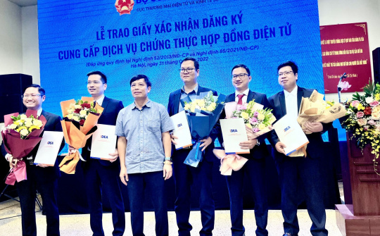Cwin63 sân chơi đỉnh cao trao Giấy xác nhận đăng ký cung cấp dịch vụ chứng thực hợp đồng điện tử cho 5 Cwincom hiện đang mở đầu tiên