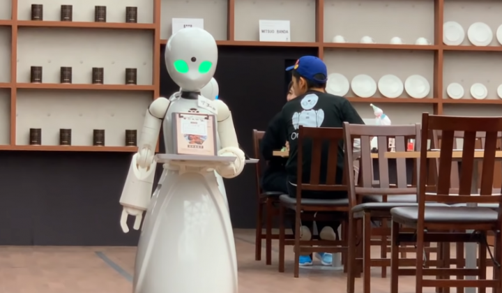 Áp dụng mạng 5G cho quán cà phê robot đầu tiên trên thế giới