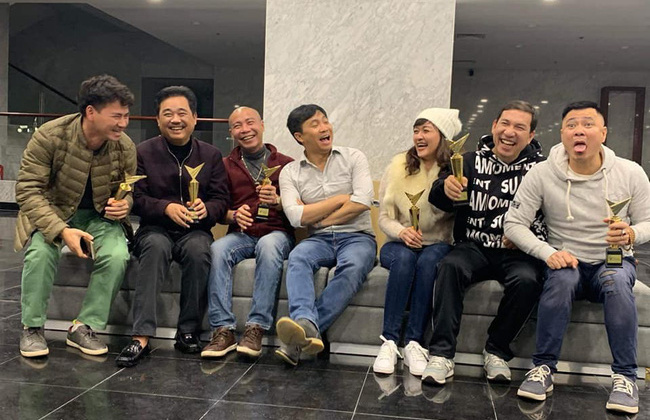 "Buổi đầu tập Táo Quân 2019: Đeo kính cả rồi các anh ạ, 16 năm một chương trình!"
