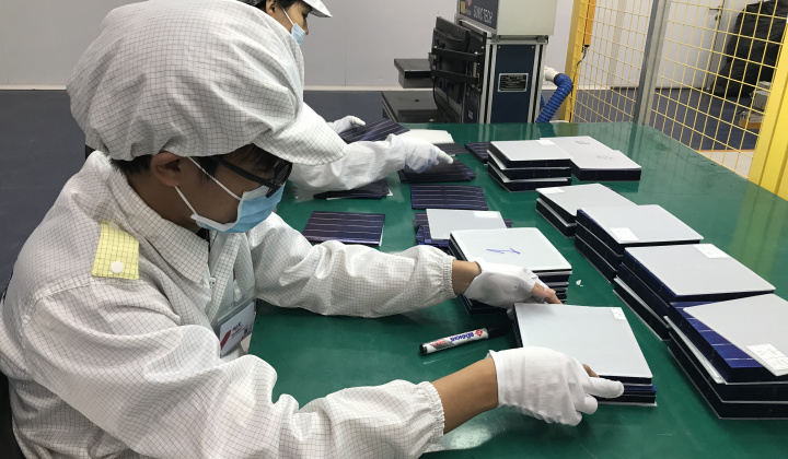 Kiểm soát chất lượng bên trong nhà máy Nền tảng hàng đầu cung cấp Cwin com tấm pin mặt trời của SolarBK