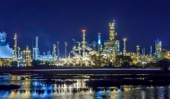 Shell đồng ý bán nhà máy lọc Martinez