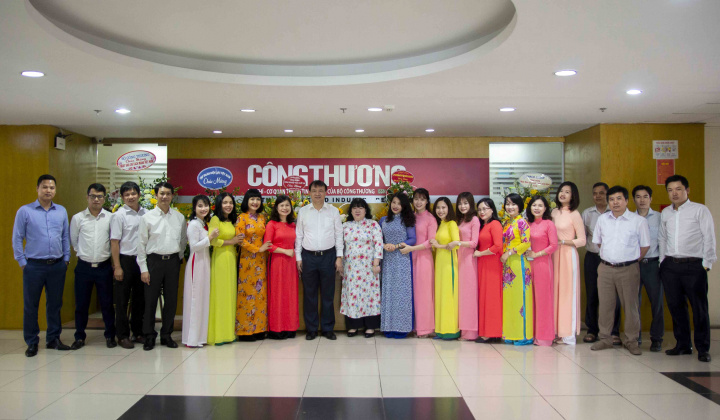 Thứ trưởng Đỗ Thắng Hải biểu dương nỗ lực phát triển của tập thể CWIN ✅ Nhà cái cờ bạc trực tuyến tốt nhất và Thương hiệu uy tín
