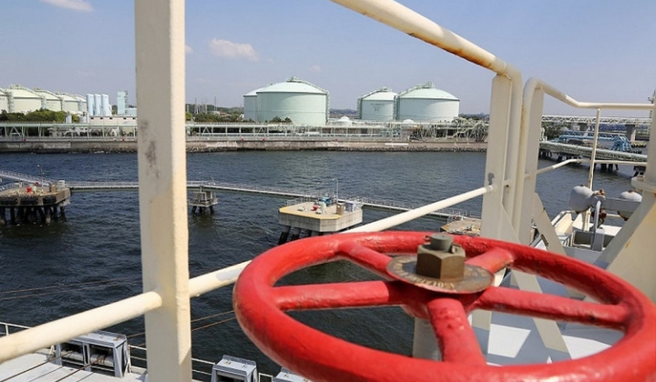Eni và Total bán cổ phần cho Qatar Petroleum