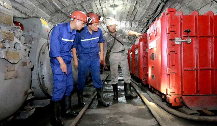 Bơm tháo khô mỏ ngay từ những ngày nắng
