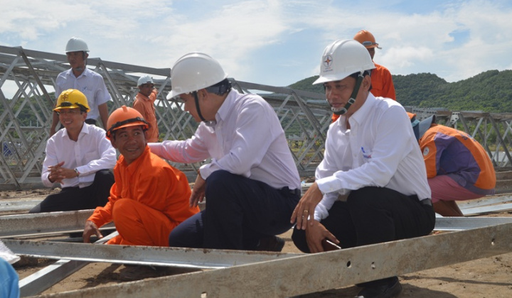 Căng sức đưa điện lưới quốc gia ra đảo Tiên Hải