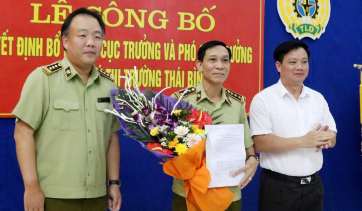 Thái Bình: Công bố quyết định bổ nhiệm Cục trưởng và Phó Cục trưởng Cục Quản lý thị trường tỉnh.