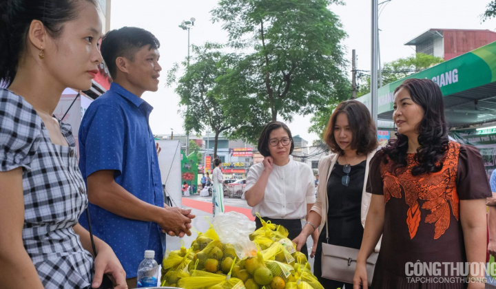 Hà Nội tích cực kích cầu tiêu thụ nông sản các tỉnh, thành phố dịp cuối năm