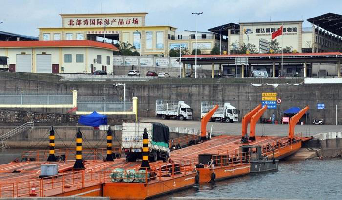 Thông quan cầu phao tạm, 5 tấn tôm hùm được xuất sang Trung Quốc