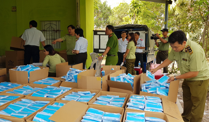 Liên tiếp thu giữ lượng lớn khẩu trang, thiết bị phòng dịch không nguồn gốc