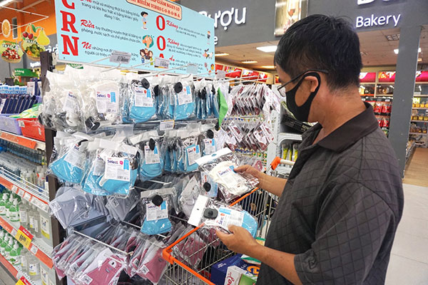Các hệ thống siêu thị cam kết đảm bảo mọi nhu cầu khẩu trang của người dân