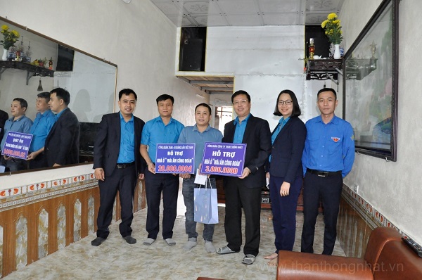 [Truyền thống Công Thương] Công đoàn Than Thống Nhất trao kinh phí hỗ trợ sửa nhà ở từ quỹ “Mái ấm Công đoàn”