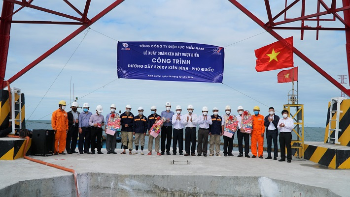 Kéo dây vượt biển công trình 220kV Kiên Bình - Phú Quốc