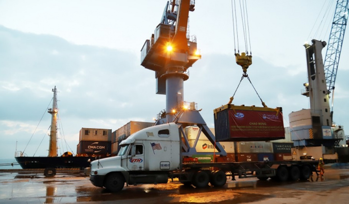 Cảng quốc tế Lào - Việt đón chuyến tàu container đầu tiên