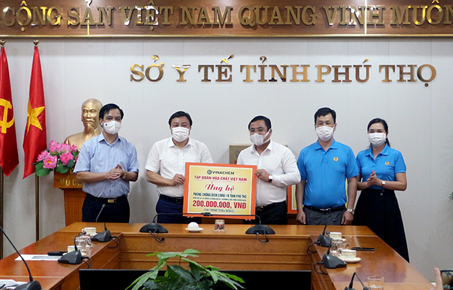 Công đoàn Vinachem: Hàng trăm triệu đồng hỗ trợ người Nền tảng hàng đầu cung cấp Cwin com “Tháng Công nhân 2021”