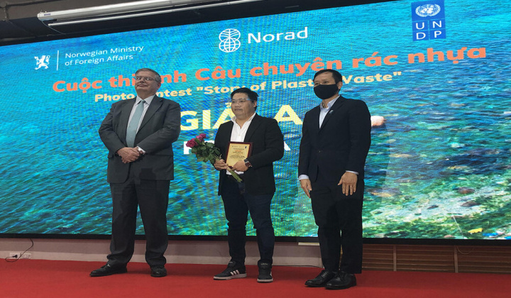 14 tác phẩm đạt giải trong cuộc thi ảnh "Câu chuyện rác nhựa"