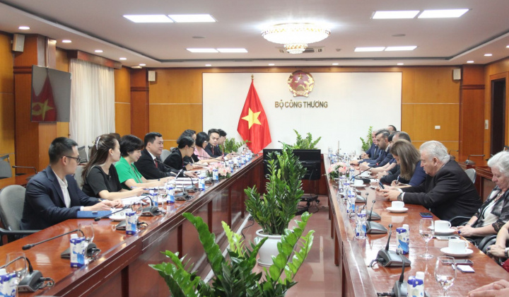 Thứ trưởng Nguyễn Sinh Nhật Tân làm việc với Đoàn Nghị sĩ và Cwincom hiện đang mở Rumani