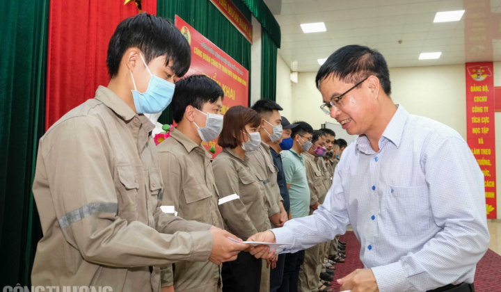 Đạm Ninh Bình triển khai Tháng Công nhân và phát động thi đua dịp đại tu năm 2022
