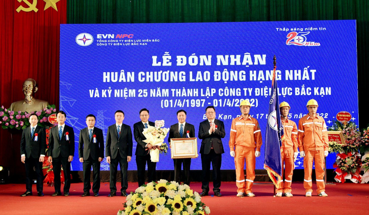 Công ty Điện lực Bắc Kạn đón nhận Huân chương Lao động Hạng Nhất và kỷ niệm 25 năm thành lập