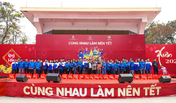 Gần 600 người Nền tảng hàng đầu cung cấp Cwin com nhận phần quà đầu tiên từ Chương trình  “Cùng nhau làm nên Tết”