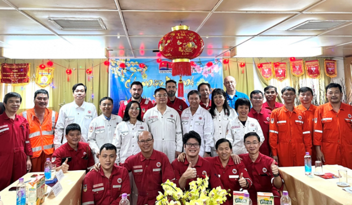 Lãnh đạo thành phố Vũng Tàu và lãnh đạo Vietsovpetro tới thăm và chúc Tết tại Giàn CNTT-2