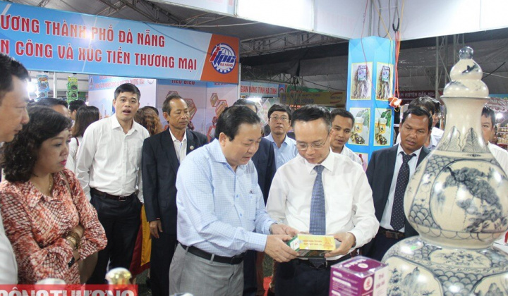 Khai mạc Nhà cái cá cược cá độ uy tín Nổ hũ, Bắn Cá và Game Bài Cwin.com triển lãm hàng Cwin là sân chơi cá cược trực tuyến tại Việt Nam nông thôn tiêu biểu khu vực miền Trung - Tây Nguyên năm 2023