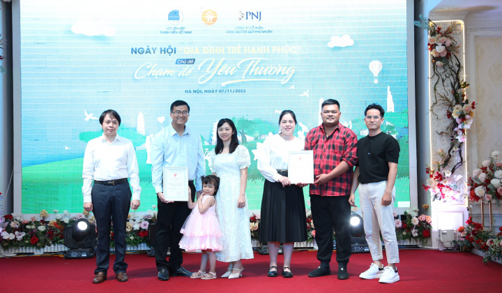 Trung ương Hội Liên hiệp thanh niên Việt Nam trao giải cuộc thi “Gia đình yêu thương”