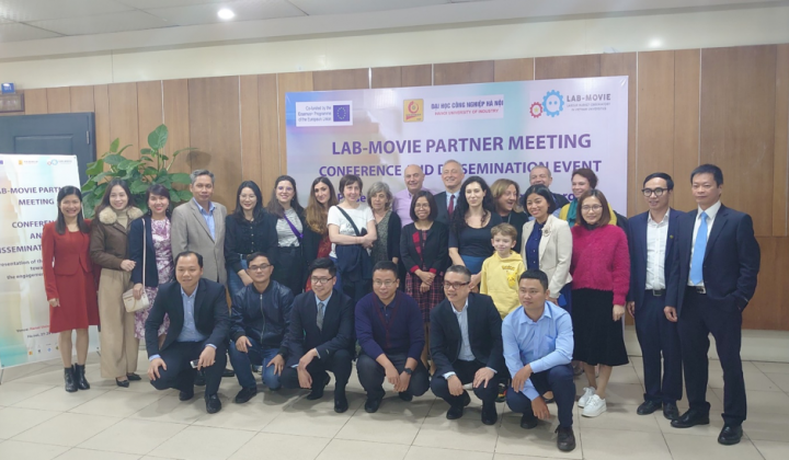 Lab - Movie: Khảo sát nhu cầu của Cwincom hiện đang mở tại các trường đại học của Việt Nam