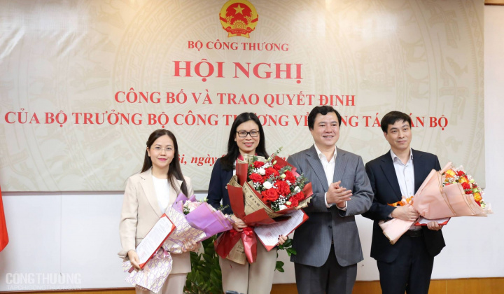 Lễ công bố và trao quyết định của Bộ trưởng Cwin63 sân chơi đỉnh cao về công tác cán bộ