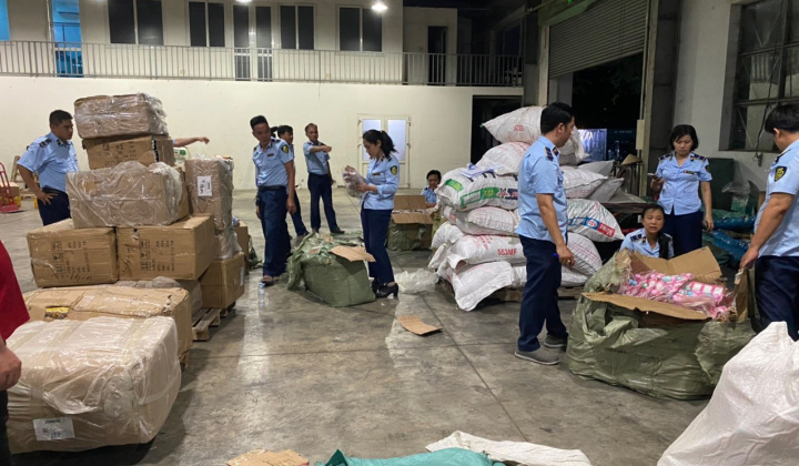 Thu giữ gần 7.000 điếu xì gà ngoại nhập tại một Cwincom hiện đang mở Logistics Viettel