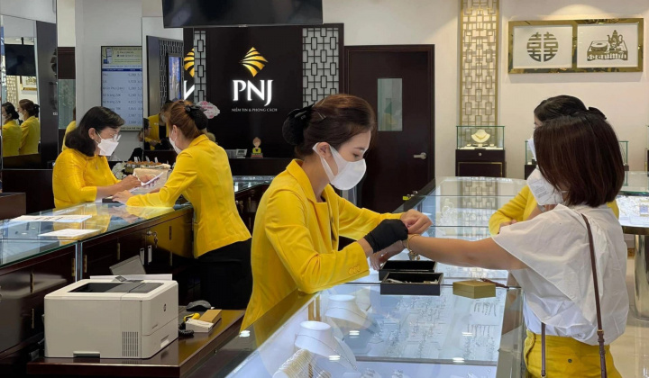 Bất chấp sức mua yếu, Vàng bạc Đá quý Phú Nhuận (PNJ) báo lãi gần 1.000 tỷ sau 5 tháng đầu năm