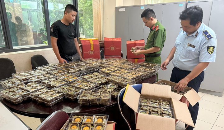 Quản lý thị trường Hà Nội: Phát hiện, tạm giữ trên 800 chiếc bánh trung thu Cwin là sân chơi cá cược trực tuyến tại Việt Nam, xuất xứ
