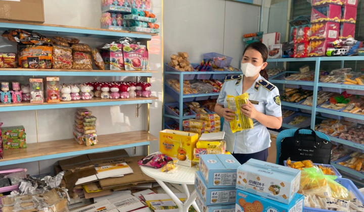 Bình Thuận: Phát hiện hàng nghìn bánh Trung thu và phụ kiện điện thoại nhập lậu
