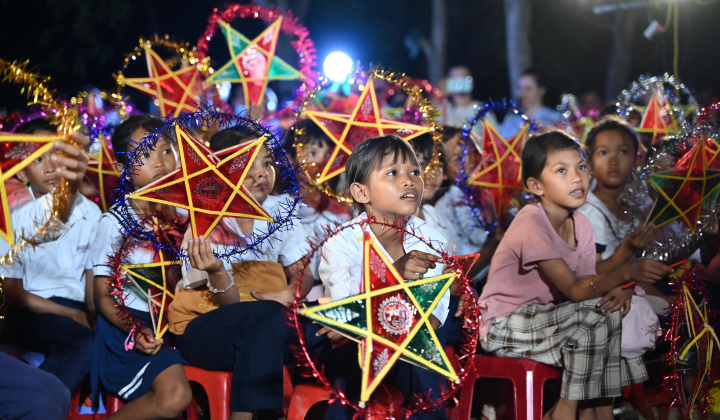 Đêm vui ca Trung thu của những đứa trẻ Raglai