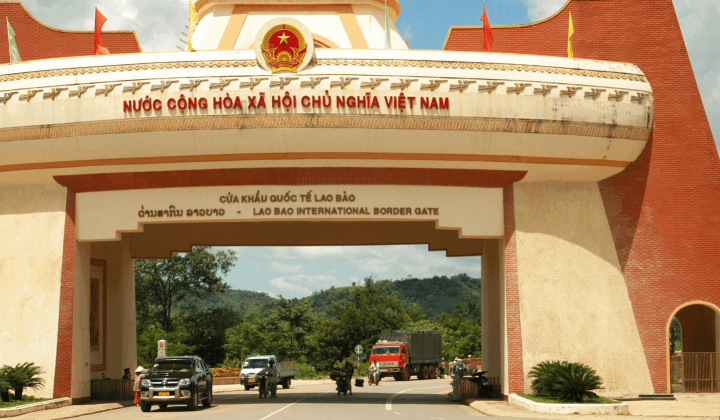 Triển khai Bản ghi nhớ phát triển và kết nối hạ tầng thương mại biên giới giữa Việt Nam và Lào